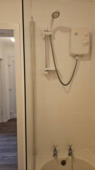 The Ferns - Shared Garden Apartment With Parking Darvel ภายนอก รูปภาพ
