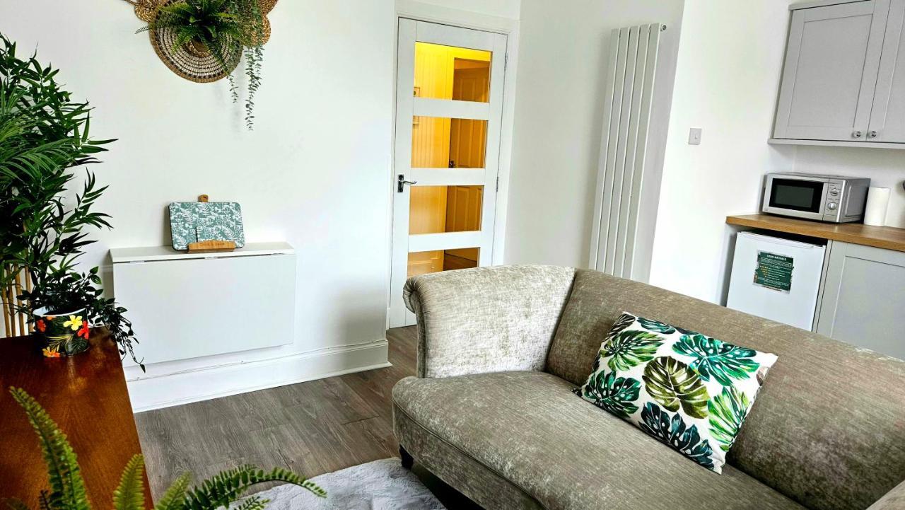 The Ferns - Shared Garden Apartment With Parking Darvel ภายนอก รูปภาพ