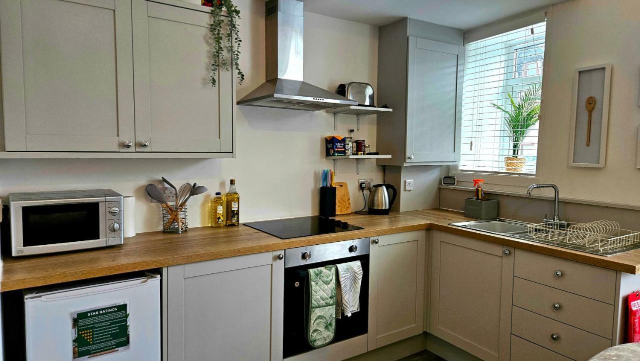 The Ferns - Shared Garden Apartment With Parking Darvel ภายนอก รูปภาพ